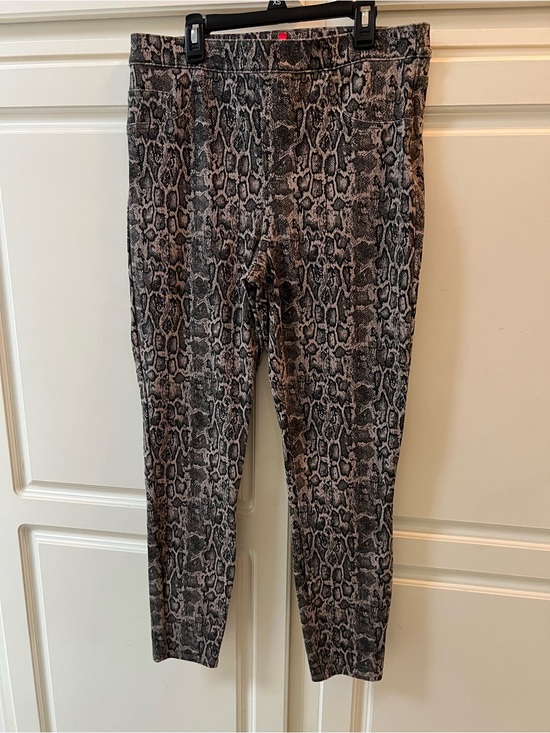 SPANX Pants - SPANX Snake-Pattern Slim Leggings in Black and Gray with Red Tag